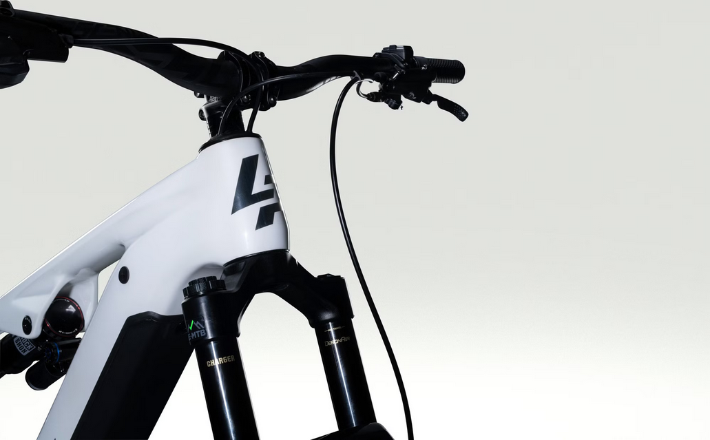 VTT Électrique Tout-Suspendu Lapierre Overvolt AM CF 10.8 12V 800Wh Bosch 100 Nm MX (29/27.5'') Blanc/Gris2026